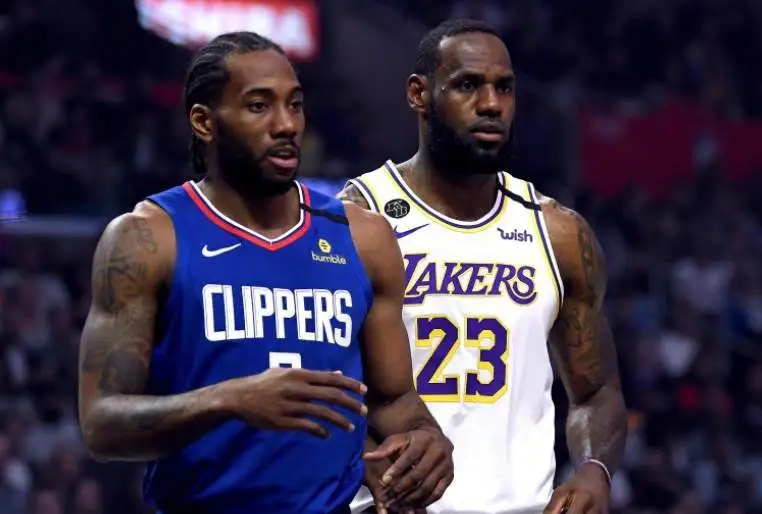 伦拉德被40岁的詹姆斯防的打不了，真不知道当年他哪来的勇气让